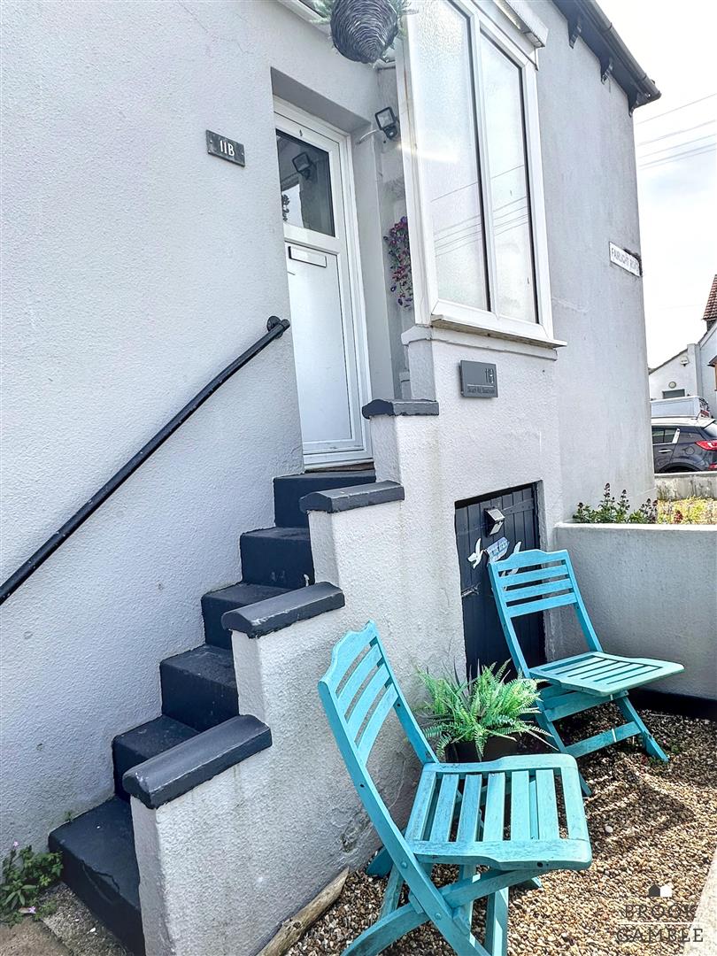 2 Bedroom Flat. Beach Road in Eastbourne,  16